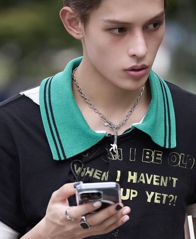 来袭！重金属+基础款叠戴成为造型救赎AG真人旗舰厅登录“Cortis风”(图7)