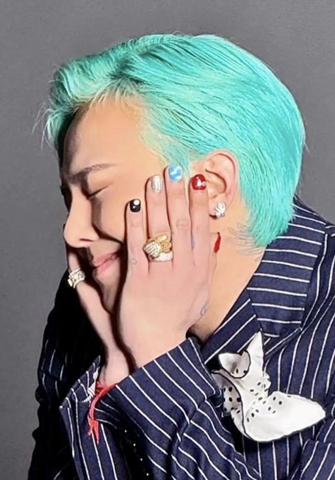 来袭！重金属+基础款叠戴成为造型救赎AG真人旗舰厅登录“Cortis风”(图6)