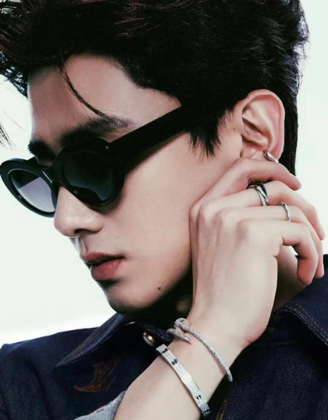 来袭！重金属+基础款叠戴成为造型救赎AG真人旗舰厅登录“Cortis风”(图10)