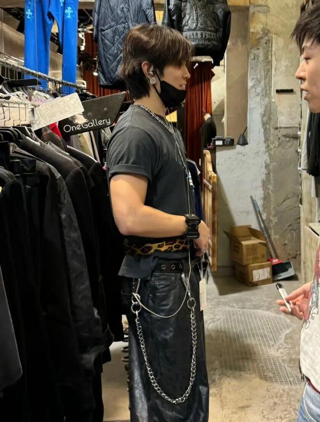 来袭！重金属+基础款叠戴成为造型救赎AG真人旗舰厅登录“Cortis风”(图21)