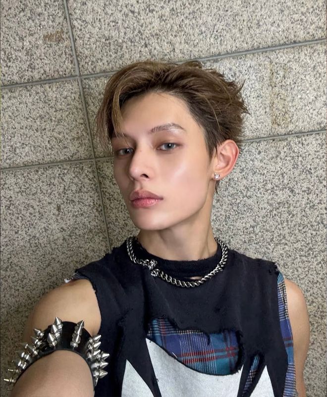 来袭！重金属+基础款叠戴成为造型救赎AG真人旗舰厅登录“Cortis风”(图23)